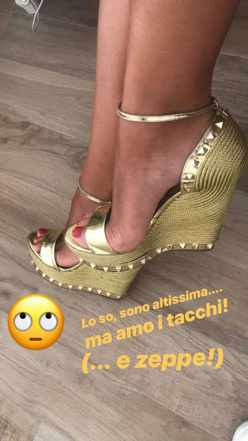 Raffaella Modugno Feet